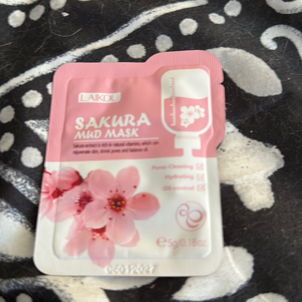 Sakura mud masks